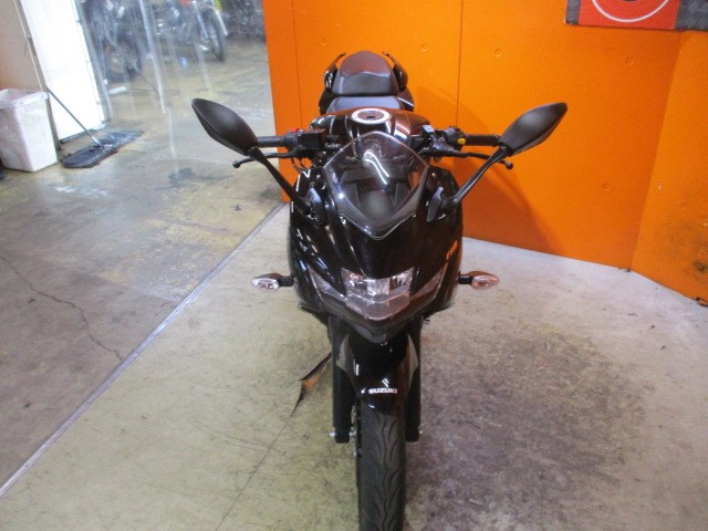 フロントから見てもこの通り状態グッド！！やはり現行モデルはかっこいい！ヘッドライトも勿論ＬＥＤ！！